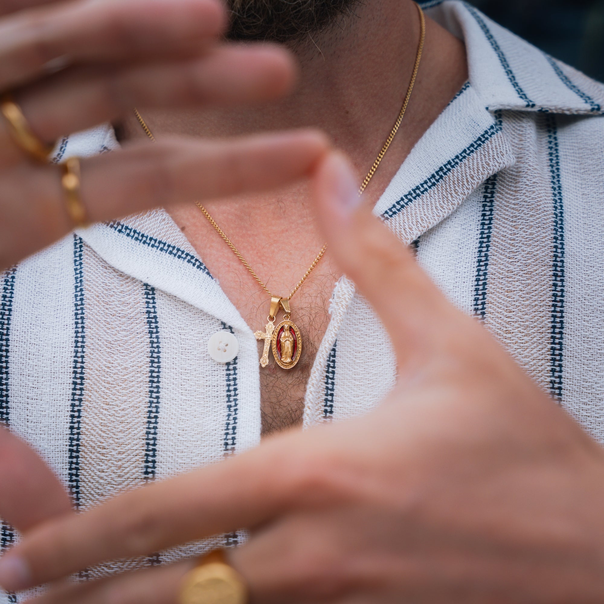 Micro Vintage Cross - Gold