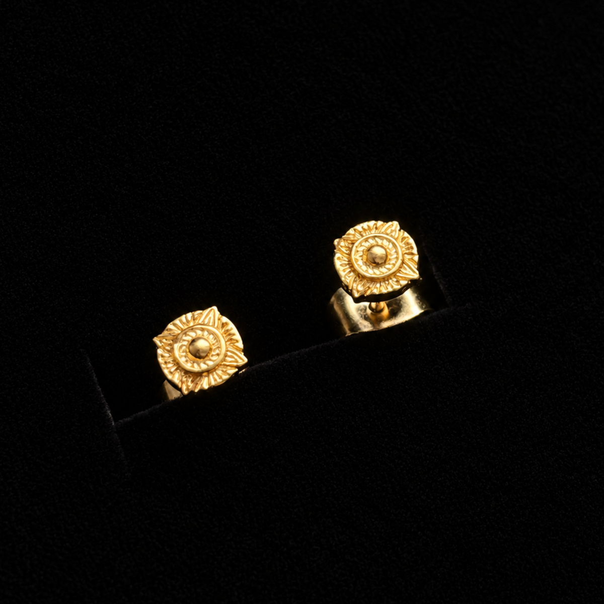 Compass Stud (Gold)