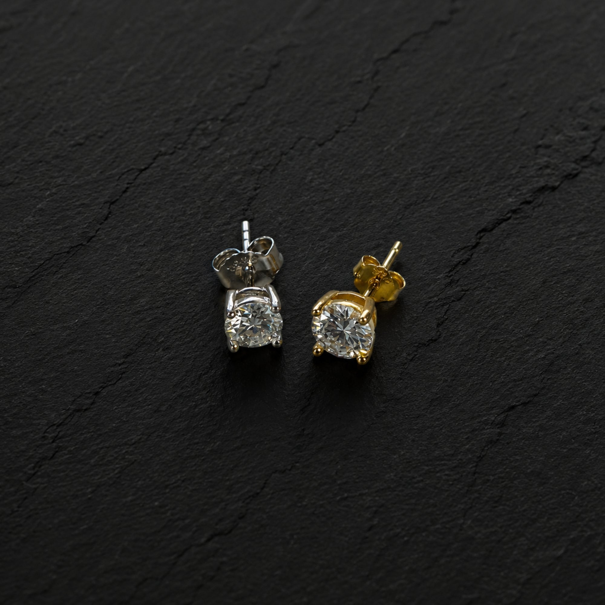 Moissanite Stud (Gold)