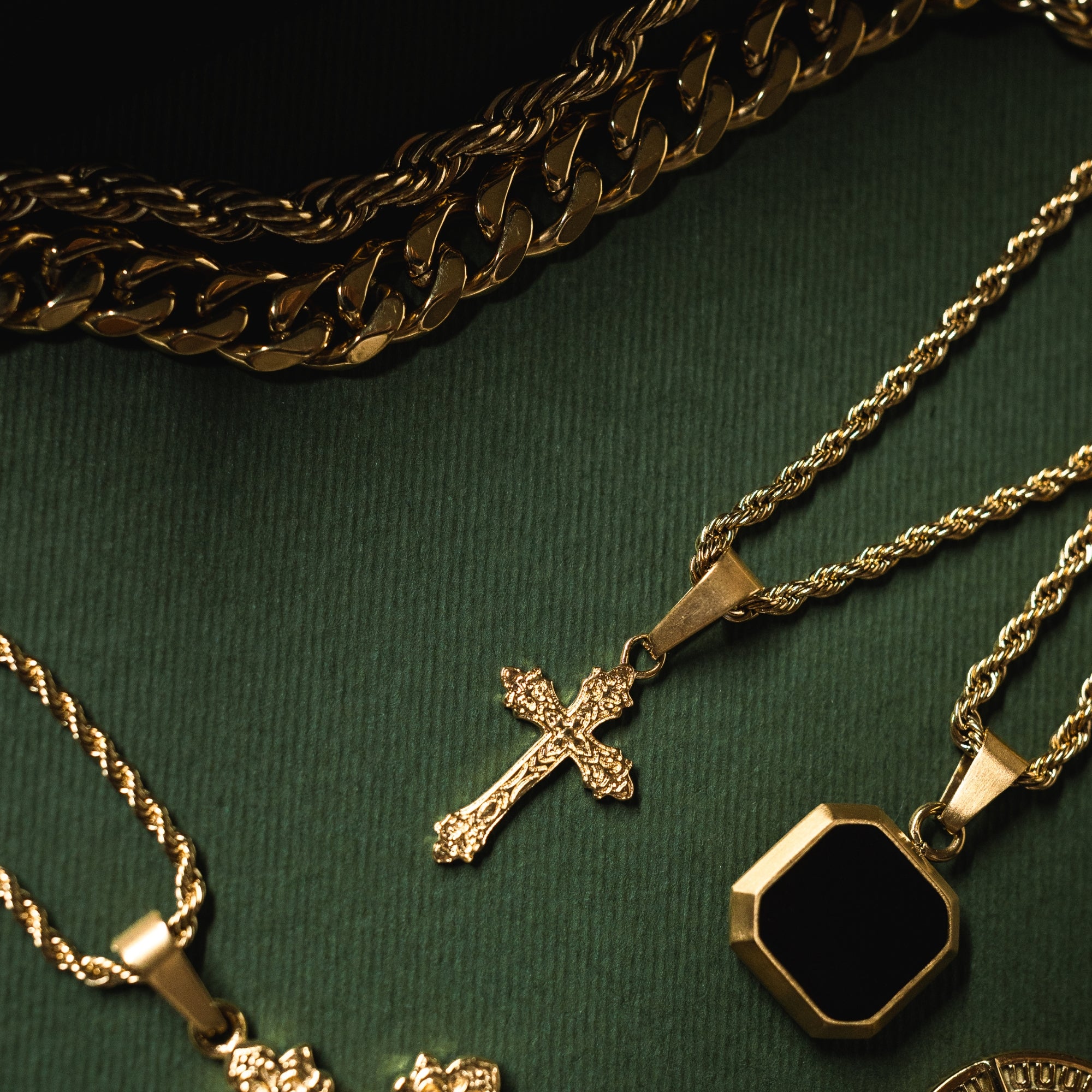 Micro Vintage Cross - Gold