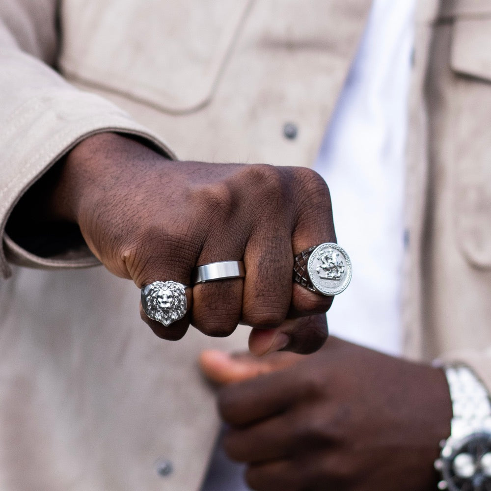 Men's Silver St George Ring - Buy Silver Sovereign Rings | Twistedpendant