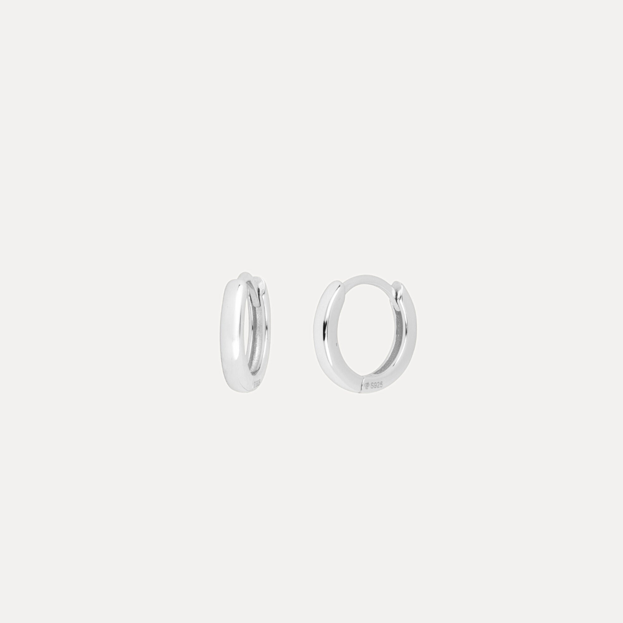 Standard Huggie (Silver)