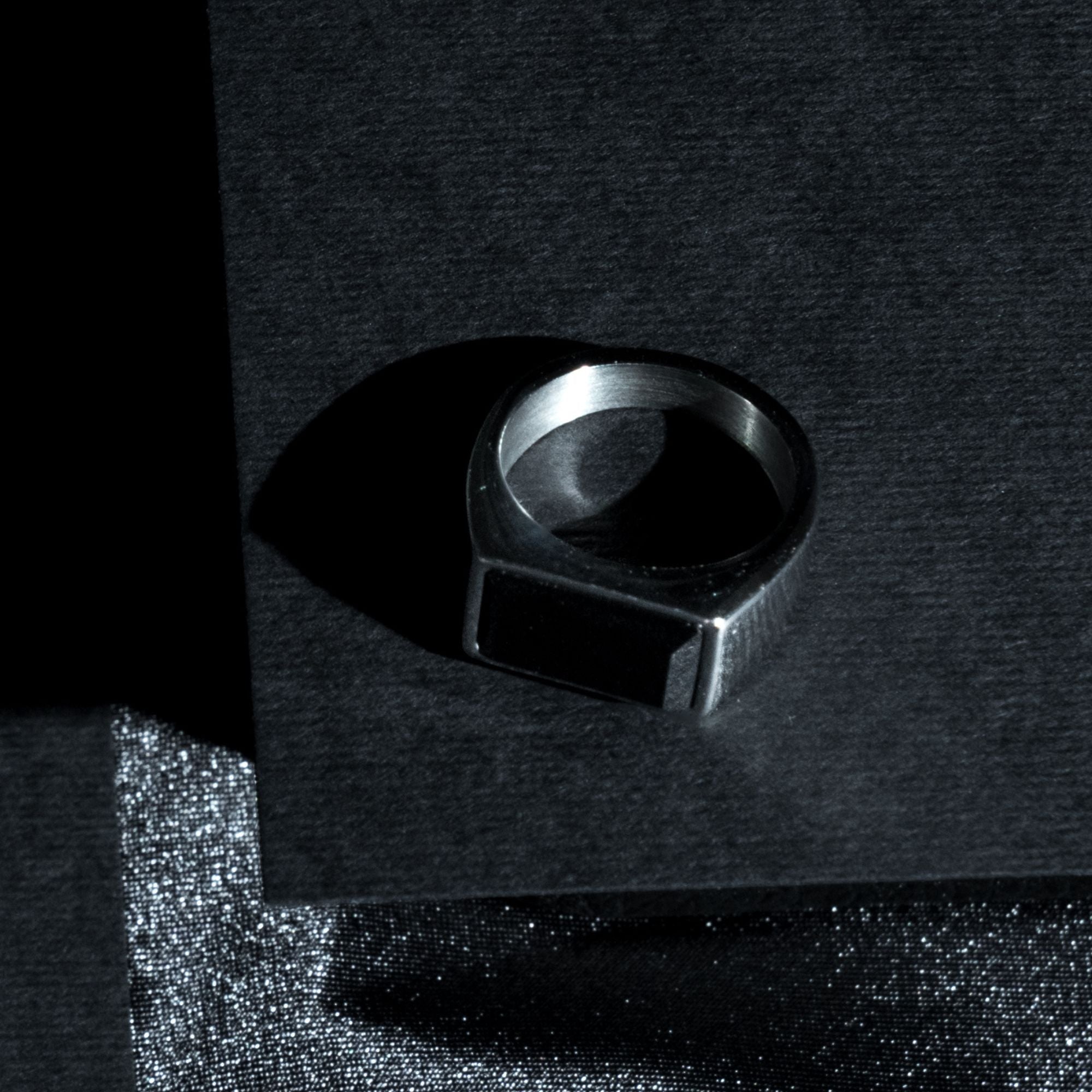 Monolith Onyx Ring - Gold