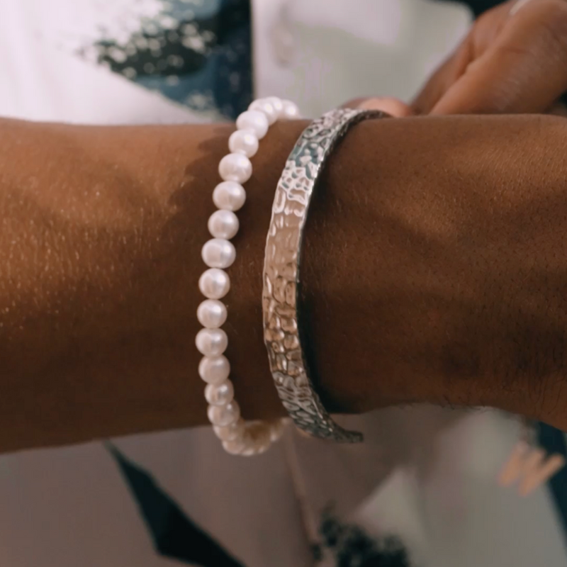 Men's quartz bracelet on sale