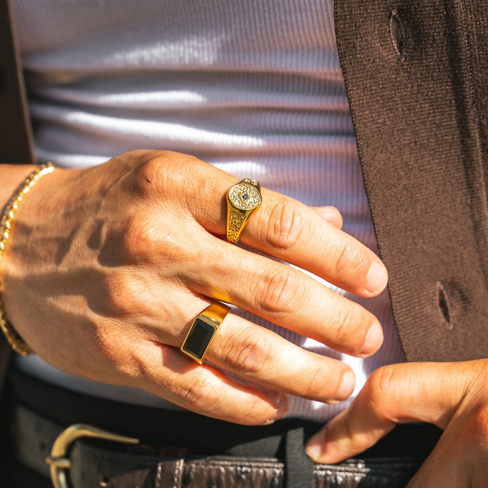 Monolith Onyx Ring - Gold